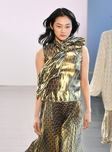 218711659_ClaudiaLiRunwayFebruary2019NewYorkFashion6h-gt1EDi24x.thumb.jpg.f6fca9fc65cf1e7d4649ab8ff4c7b39a.jpg