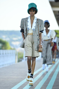 218782410_MiuMiuClub2020Runway9mv0Gh0nz3nx.thumb.jpg.bb7398534dc75140aebc00c94159c5aa.jpg