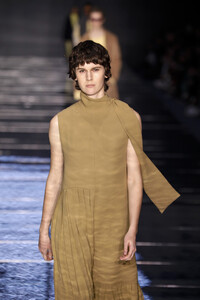 219454619_BOSSWomenswearMenswearRunwayFebruary2019NX7RX4o2TEYx.thumb.jpg.7f3eade97cddc511a3e13efaa120690b.jpg