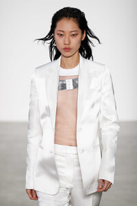 226958349_HelmutLangRunwayFebruary2019NewYorkzS0d6NFPVqyx.thumb.jpg.cb4261d97367203efa83d452bbead38d.jpg