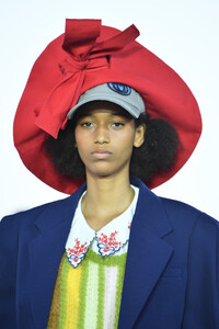 23680922_MiuMiuClub2020RunwayVUdpkmKo01fx.thumb.jpg.a6c402edf09524b80c19dd6311994295.jpg