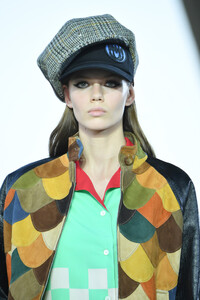 243781284_MiuMiuClub2020Runwaygmw76l4WG3ax.thumb.jpg.d76d8206352aec9d541a9ac878137631.jpg