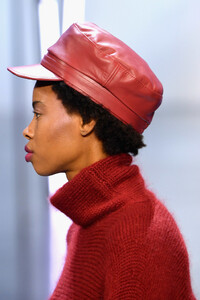 26434323_SallyLaPointeRunwayFebruary2019NewYorkzOMTURnS9HUx.thumb.jpg.ccff7b7c7c222a6ec305852f23768578.jpg