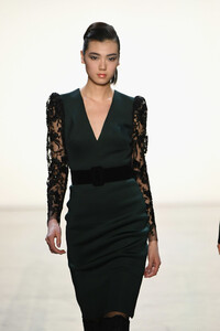 264637823_BadgleyMischkaRunwayFebruary2019NewYorkhQ-eW_BCWgYx.thumb.jpg.a33464e6e478b605917c4ed6cffa9a25.jpg