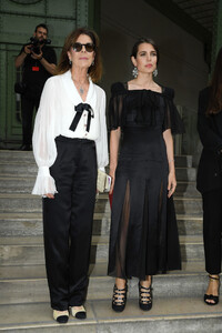 Charlotte+Casiraghi+karl+Ever+Le+Grand+Palais+HYzjouWokfCx.jpg