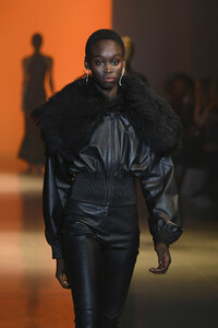 269037620_CushnieRunwayFebruary2019NewYorkFashionn3Xs2qJiuYOx.thumb.jpg.57fc1245e1b34af9abac36ba8ce0e7f5.jpg