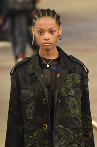 272704490_Coach1941RunwayFebruary2019NewYorkFashionMvDU7pXTEayx.thumb.jpg.a5f354c9a45070655bcf5442b12b2d8b.jpg