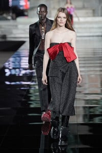 LuisaViaRoma+CR+Runway+rZ-Bhd9DnYSx.jpg