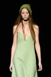 284259480_MarcJacobsFall2019ShowRunwayn0VqH8Tt23yx.thumb.jpg.45ac0d3851d6c6bf76f19f9b6e1bfded.jpg