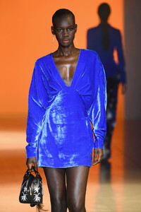 284588597_CushnieRunwayFebruary2019NewYorkFashionw8mCZ9WE7jqx.thumb.jpg.959cf32f9649f34b7b65187569f5ee87.jpg