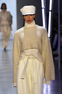 290849983_SallyLaPointeRunwayFebruary2019NewYorkbjlC8qKSV_zx.thumb.jpg.dad521b3da83d01686d6a3dd5dc6b3d4.jpg
