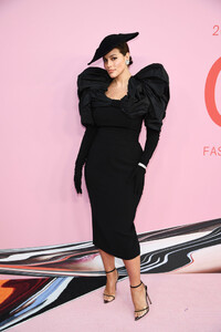 Eva+Mendes+CFDA+Fashion+Awards+Arrivals+zPpHbzcPvmjx.jpg