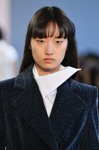 294797937_ClaudiaLiRunwayFebruary2019NewYorkFashionRURSnB6O2rzx.thumb.jpg.dc0355e80de1afc0e26ba8a15e46f58c.jpg