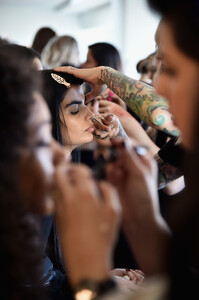 295717542_CushnieBackstageFebruary2019NewYorkFashionWOBR8IZ5Nlax.thumb.jpg.b84781eb1eb6f755915f7b68794b2d4b.jpg