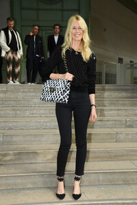 Claudia+Schiffer+karl+Ever+Le+Grand+Palais+-XHNGpBsrQbx.jpg