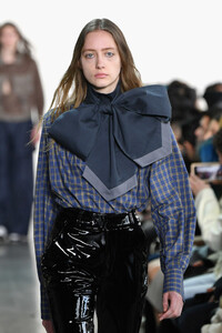 305974427_CalvinLuoRunwayFebruary2019NewYorkFashioni-eKXc4cao_x.thumb.jpg.ec972eb53f93d6d3a6127be77ebb5964.jpg