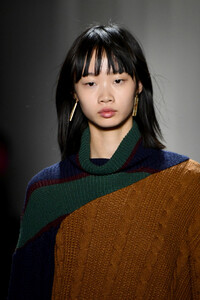 305999926_ConceptKoreaRunwayFebruary2019NewYork7cHJ6EU_7Vxx.thumb.jpg.4b9f80ed3c5954d9cc5c9a0893d386d6.jpg