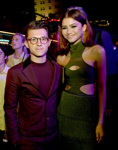 Zendaya+Coleman+Premiere+Sony+Pictures+Spider+cTByJJrXKQMx.jpg