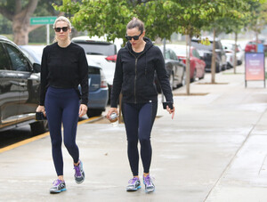 Jennifer+Garner+out+and+about+1Rj742vk7Tmx.jpg