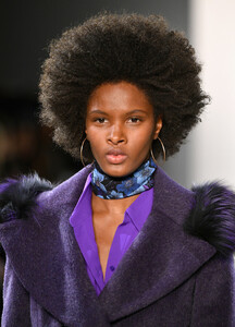 310535847_ElieTahariRunwayFebruary2019NewYorku5l9x4xsNoax.thumb.jpg.c353d964c39b189bec1b06df981d06e0.jpg