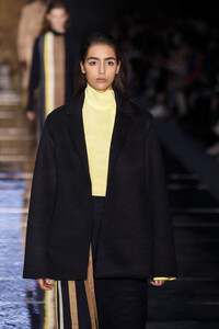 315991401_BOSSWomenswearMenswearRunwayFebruary2019yHn1Lip72PWx.thumb.jpg.fe12c8f3030776c19bbf946c5da8db15.jpg