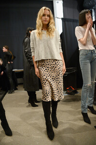 32823991_ElieTahariBackstageFebruary2019NewYork3gJeQTiaOipx.thumb.jpg.7856cb36c3126165829dda009951f49b.jpg