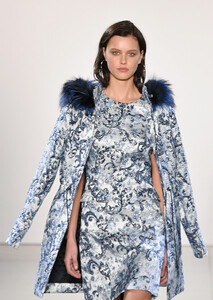 32852922_ElieTahariRunwayFebruary2019NewYorkoserOjhGHaJx.thumb.jpg.36d794a3cb73eed94b2a23e97d60b787.jpg