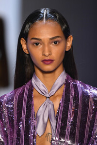329044083_SallyLaPointeRunwayFebruary2019NewYorkoohEe2gqXkZx.thumb.jpg.d98a3300aa75b6d46d642d105a98fe16.jpg