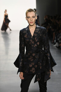 330032459_BadgleyMischkaRunwayFebruary2019NewYorkyQeVsAalNVSx.thumb.jpg.c4273e9885615dba7ca1252bb2469255.jpg