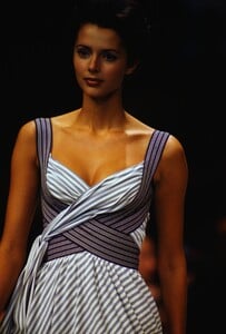 338858778_herve-leger-ss-1994(16).thumb.jpg.a265e299e794f277a76415e881eadf79.jpg