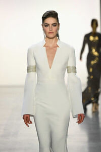 344062397_BadgleyMischkaRunwayFebruary2019NewYorkeYE61uJSpAyx.thumb.jpg.662e7570cbe529c8eb1fa71368c7ab2b.jpg
