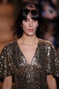 347438930_MichaelKorsCollectionFall2019RunwayShoweM65cpXp6lax.thumb.jpg.0a1cd702b629be4b8b5760a2e1a273b8.jpg