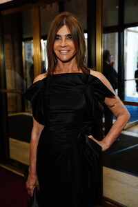 Carine+Roitfeld+2019+Fragrance+Foundation+DfXsgpOXw3Lx.jpg