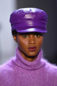354801143_SallyLaPointeRunwayFebruary2019NewYork5sA_2rozodCx.thumb.jpg.680402b25a50fc5697efee21167aeef7.jpg