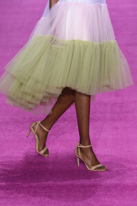 359354947_LanyuRunwayFebruary2019NewYorkFashionL1zUASOQP3rx.thumb.jpg.3cf5753c943c6f2ba7b9ac720b66fc74.jpg