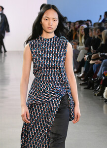 364221349_ClaudiaLiRunwayFebruary2019NewYorkFashionSKE2LZ8LD5px.thumb.jpg.f6b67de450ea473bd37cad00d37eb8f9.jpg