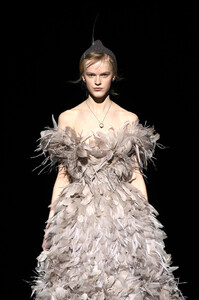 372056082_MarcJacobsFall2019ShowRunwayMFgdrOuV0g4x.thumb.jpg.942e9e316e864503b14bdf4e1fa15d1a.jpg