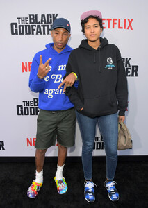 Pharrell+Williams+Netflix+World+Premiere+BLACK+_YrjNWB6dg0x.jpg