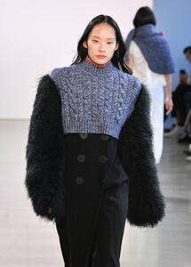 401997339_ClaudiaLiRunwayFebruary2019NewYorkFashionH4MwI-mqbFUx.thumb.jpg.56392c091a21095f9b986f1d2d19ddf1.jpg