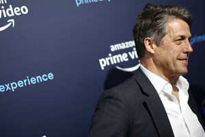 Hugh+Grant+Amazon+Prime+Experience+Hosts+English+y1YOspDB8o8x.jpg