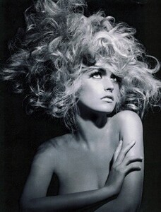 lores_Lydia Koeppel__Pictures__Editorials__Douglas - Monika Robel_Beauty-Monika Robel_0003.jpg