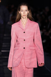431615190_BOSSWomenswearMenswearRunwayFebruary2019V3Gdo54v1BQx.thumb.jpg.15a9c13f566d905f7828d9d23dcf7cb0.jpg
