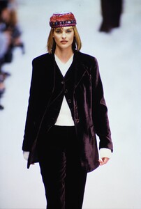 448271852_complice-linda(2).thumb.jpg.b0763c6358903204ee46f46fe7d83d4e.jpg