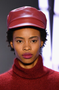 471729370_SallyLaPointeRunwayFebruary2019NewYorkdi1sZccWesix.thumb.jpg.28dd765be04b0f317d8898e89e8fc154.jpg