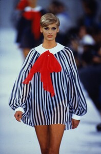 472255854_isaac-mizrahi-ss-1991(1).thumb.jpg.966aee4ebd6b143c5e9ce9800832c98e.jpg