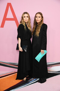 Ashley+Olsen+CFDA+Fashion+Awards+Arrivals+T8Frgxokye_x.jpg