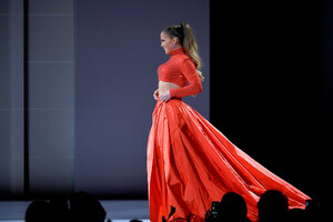 Jennifer+Lopez+CFDA+Fashion+Awards+Show+d1FIpU1hTfnx.jpg