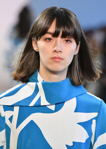 499928611_ClaudiaLiRunwayFebruary2019NewYorkFashionrfiIoc4cLKSx.thumb.jpg.376e18b77827b29262394b584dc36efd.jpg