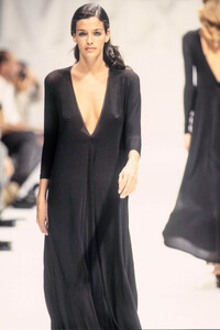 511529872_MaxMara1995WomenRTW22.thumb.jpg.07a041170973e6eb6668030fd2e91139.jpg