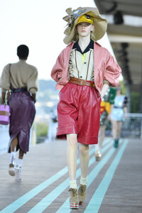 512355536_MiuMiuClub2020Runway0OVf2kpSNOSx.thumb.jpg.29fd0965cae99518a5d0a7a8a92b1d7c.jpg